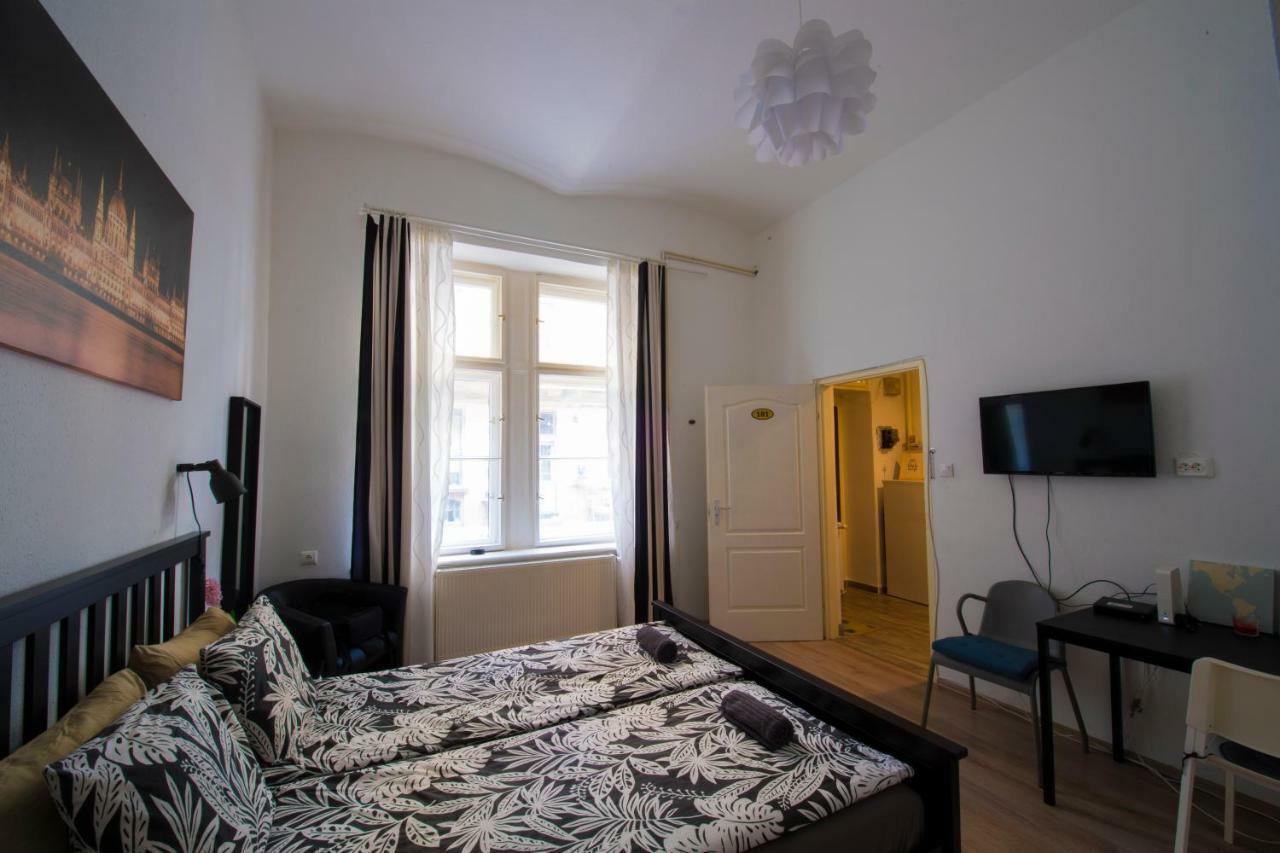 No. 11 With 2 Bathrooms Next To Railway Station Apartamento Budapeste